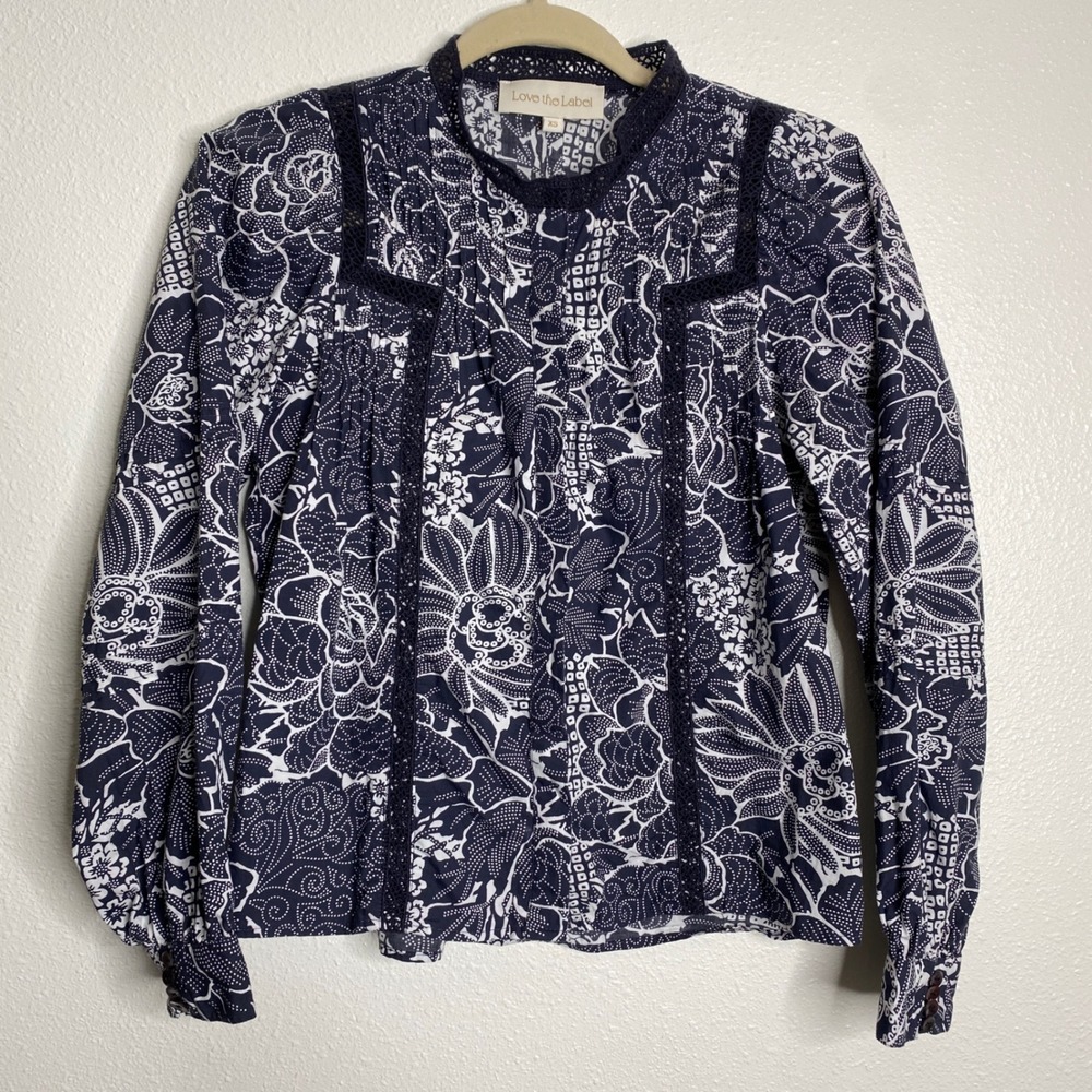 LOVE THE LABEL Pearl Floral Button-Front Top XS